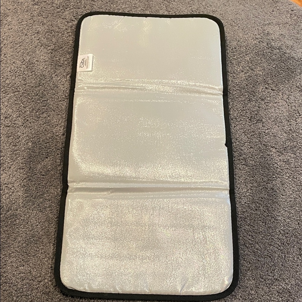 NWOT Comfy Cubs Compact Changing Pad in Solid Grey - Picture 4 of 4